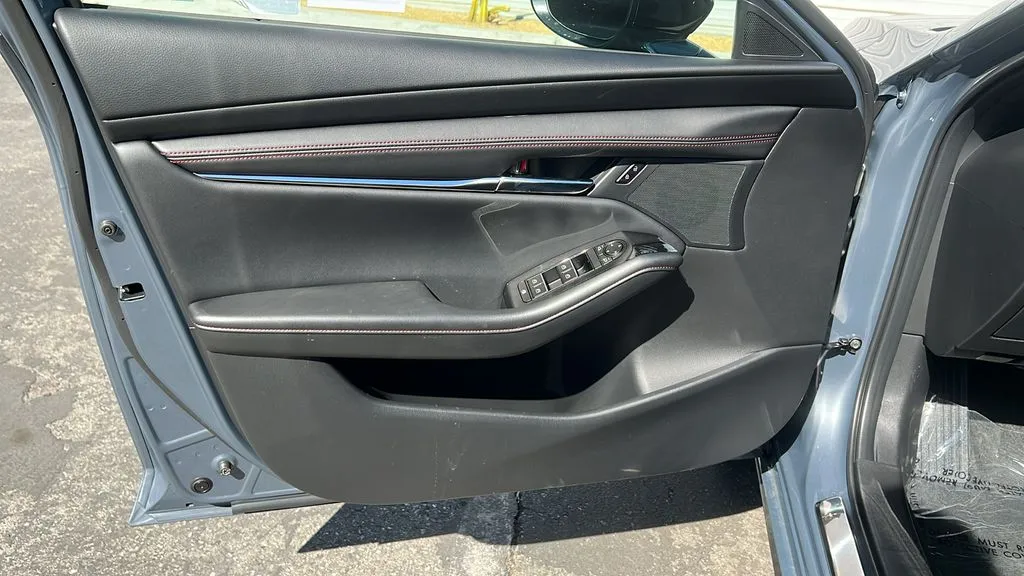 Mazda Mazda3 photo 18