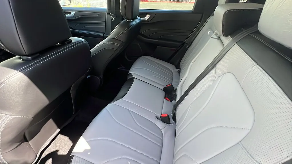 Ford Escape photo 16