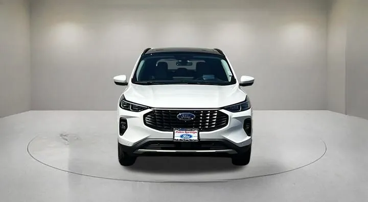 Ford Escape photo 2