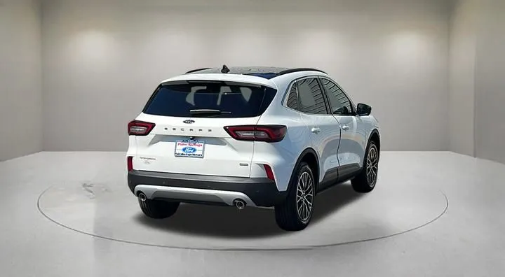 Ford Escape photo 8