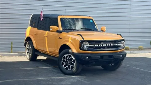 Orange 2022 Ford Bronco Outer Banks for sale in Indio, CA