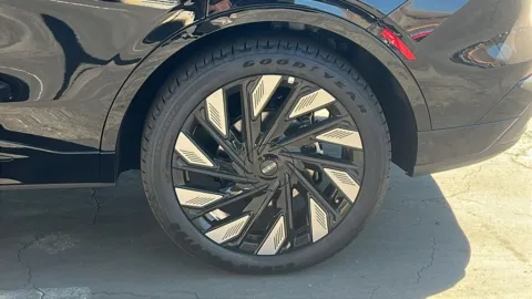 More photos of 2025 Lincoln Nautilus Black Label at Fiesta Ford, Inc., CA