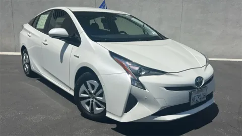 White 2018 Toyota Prius Four for sale in Indio, CA