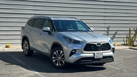 Silver 2022 Toyota Highlander XLE for sale in Indio, CA