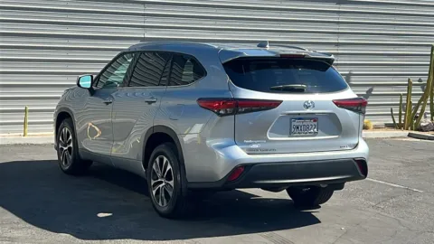 More photos of 2022 Toyota Highlander XLE at Fiesta Ford, Inc., CA