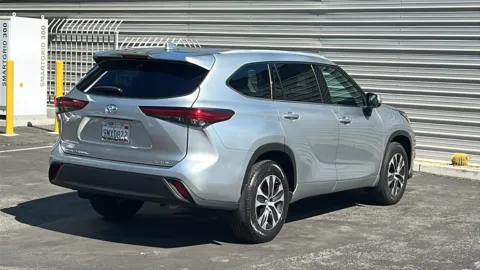 More photos of 2022 Toyota Highlander XLE at Fiesta Ford, Inc., CA