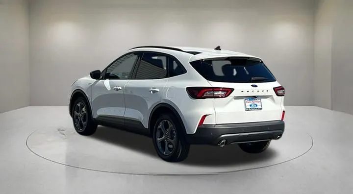 Ford Escape photo 3