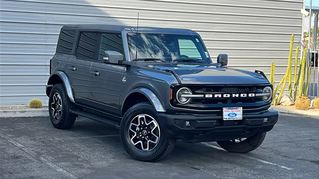 Gray 2022 Ford Bronco Outer Banks for sale in Indio, CA