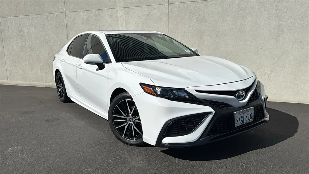 White 2024 Toyota Camry Hybrid SE for sale in Indio, CA