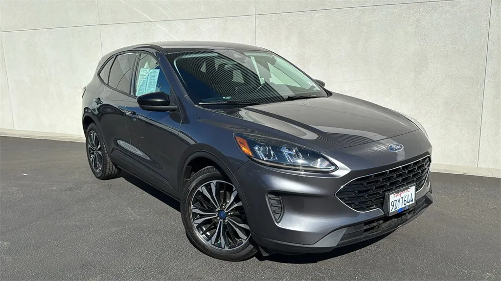 Gray 2022 Ford Escape SE for sale in Indio, CA