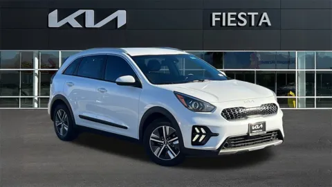 White 2022 Kia Niro LXS for sale in Indio, CA