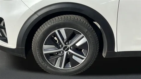 More photos of 2022 Kia Niro LXS at Fiesta Kia, CA