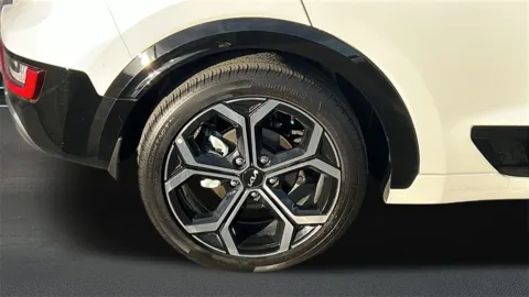 More photos of 2025 Kia Niro Plug-In Hybrid SX at Fiesta Kia, CA