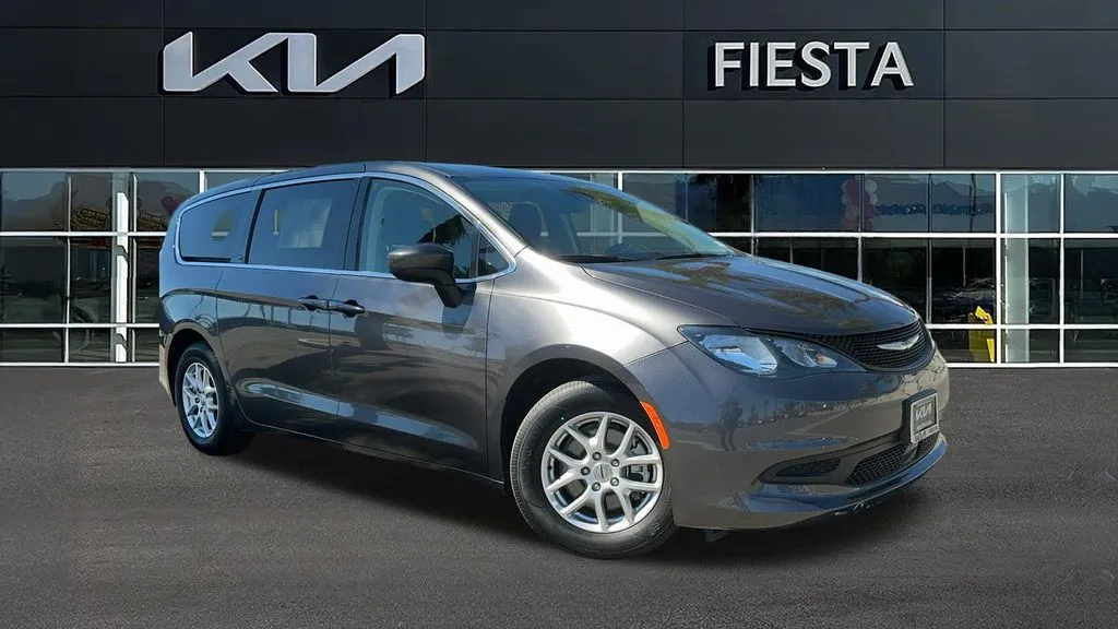 2023 Chrysler Voyager