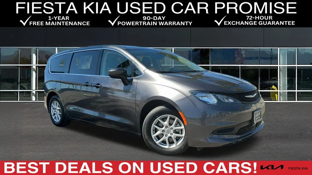 2023 Chrysler Voyager LX's photo
