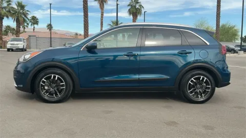 More photos of 2018 Kia Niro LX at Fiesta Kia, CA