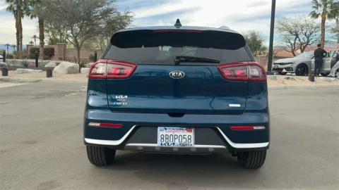More photos of 2018 Kia Niro LX at Fiesta Kia, CA