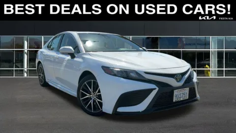 White 2024 Toyota Camry SE for sale in Indio, CA