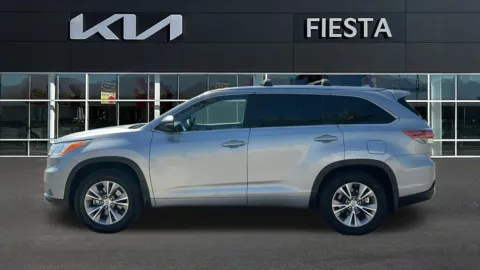 More photos of 2015 Toyota Highlander XLE V6 at Fiesta Kia, CA