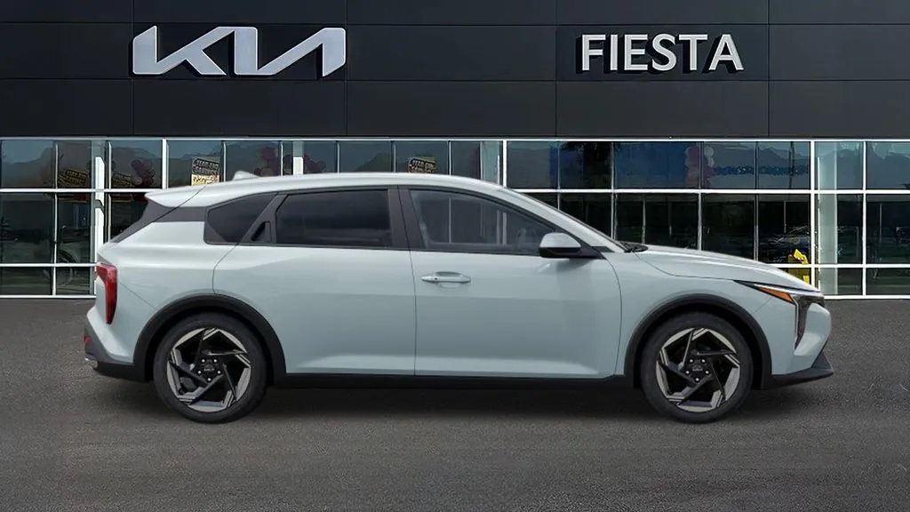 Kia K4 photo 8