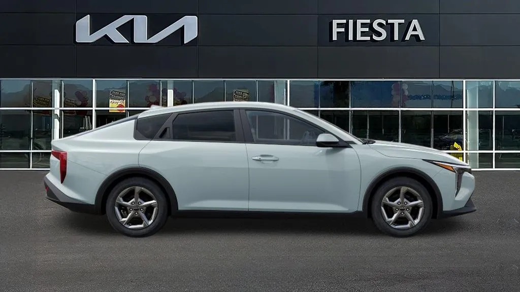 Kia K4 photo 8