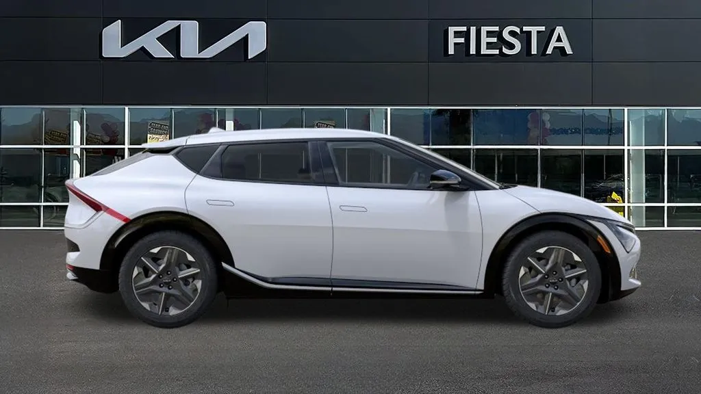 Kia EV6 photo 8