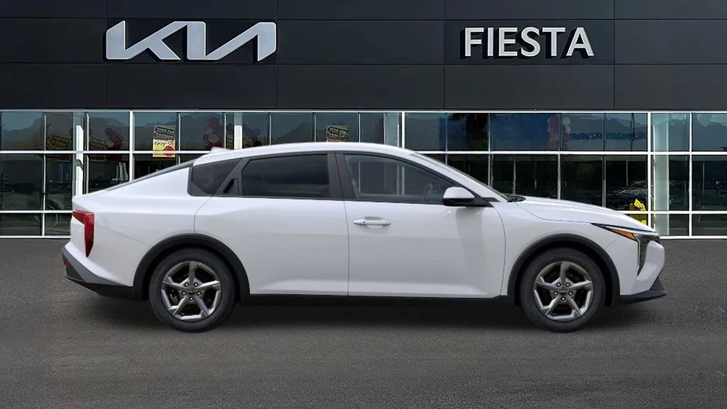 Kia K4 photo 8