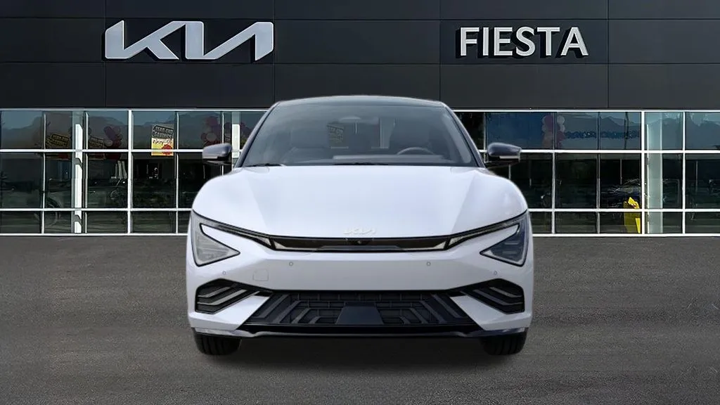 Kia EV6 photo 2