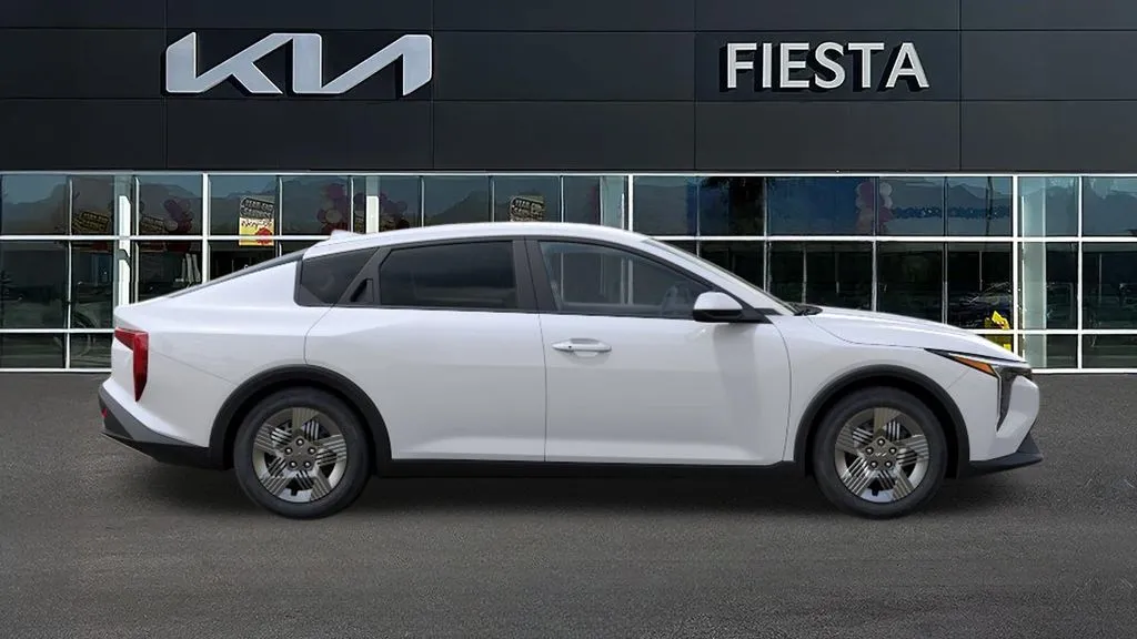 Kia K4 photo 8