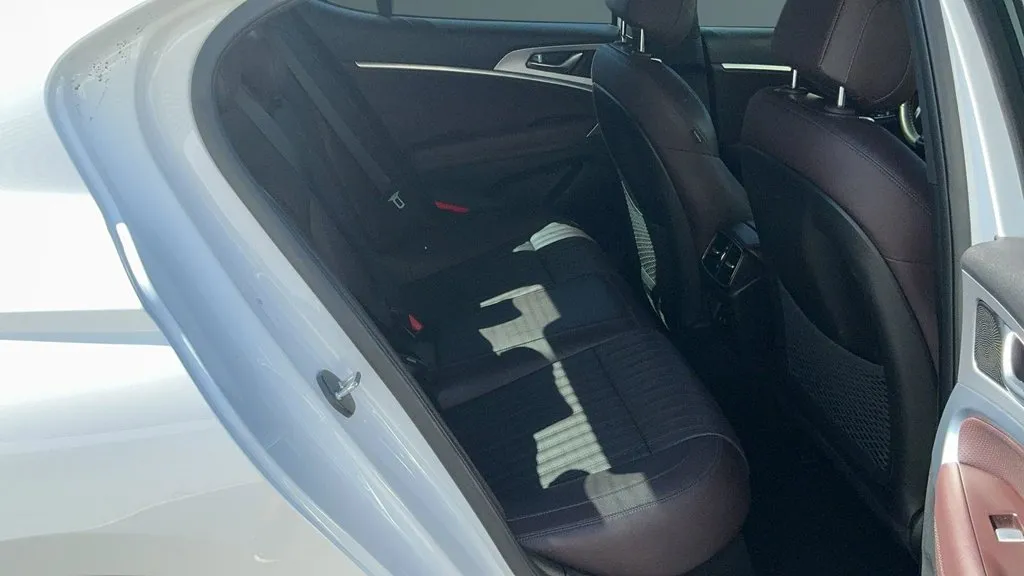 Genesis G70 photo 18