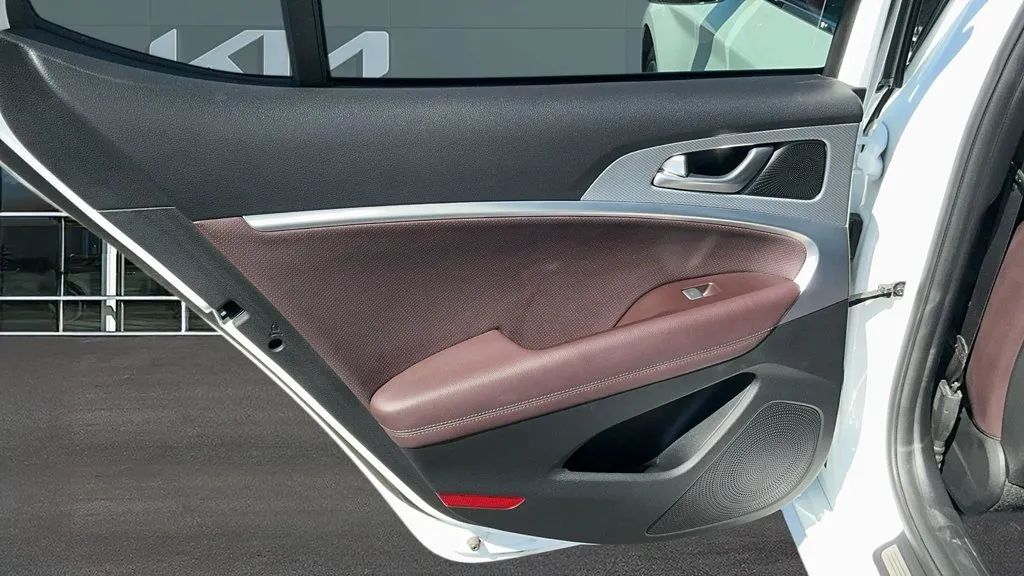 Genesis G70 photo 16