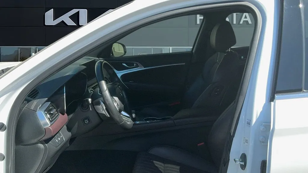 Genesis G70 photo 13