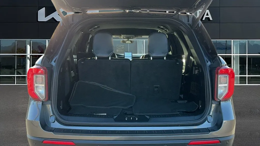 Ford Explorer photo 17