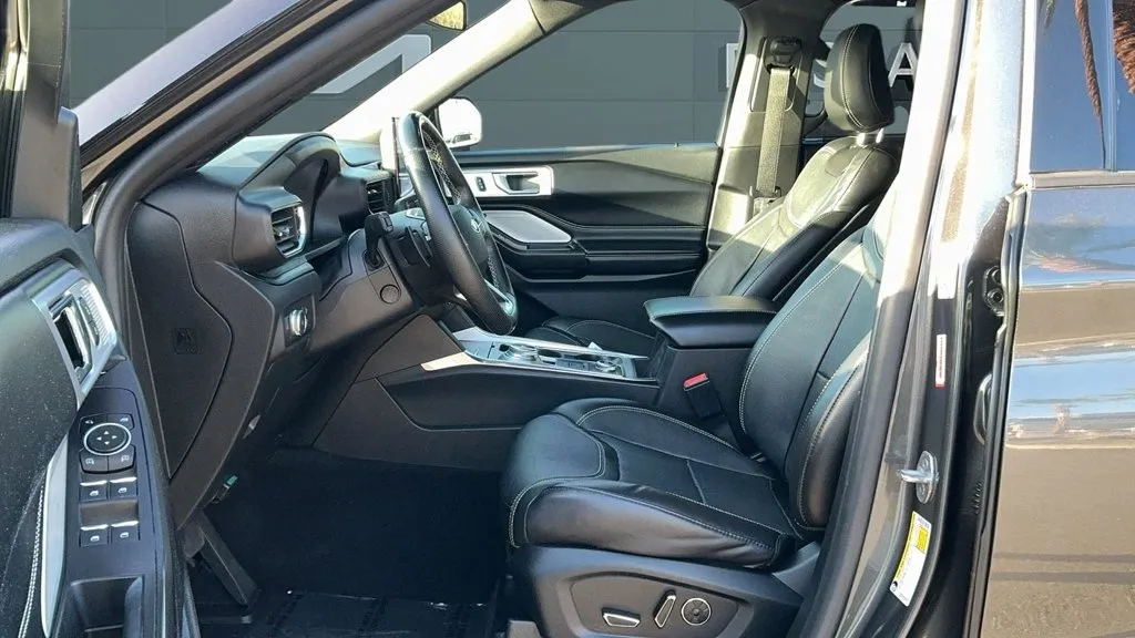 Ford Explorer photo 14