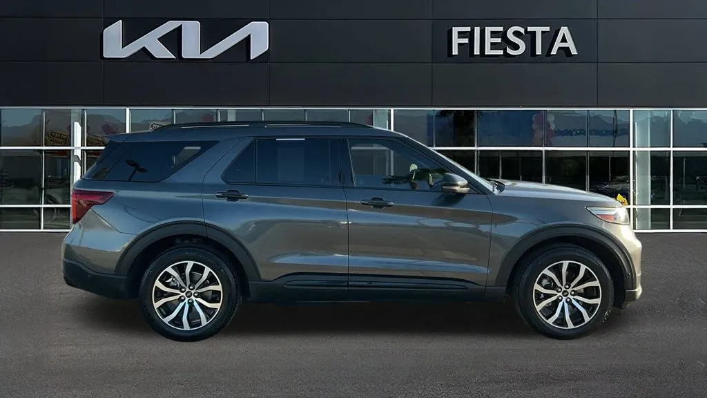 Ford Explorer photo 7