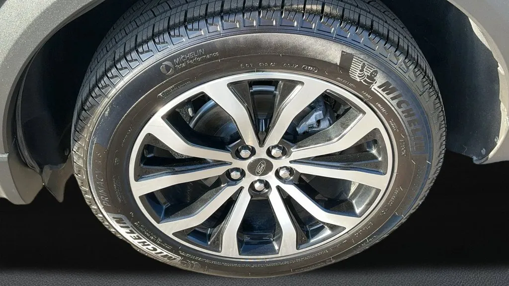 Ford Explorer photo 11