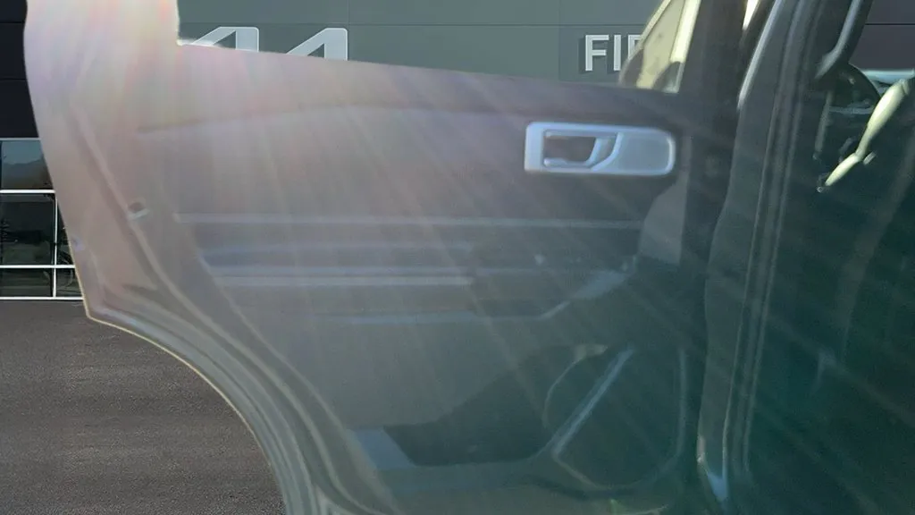 Ford Explorer photo 15