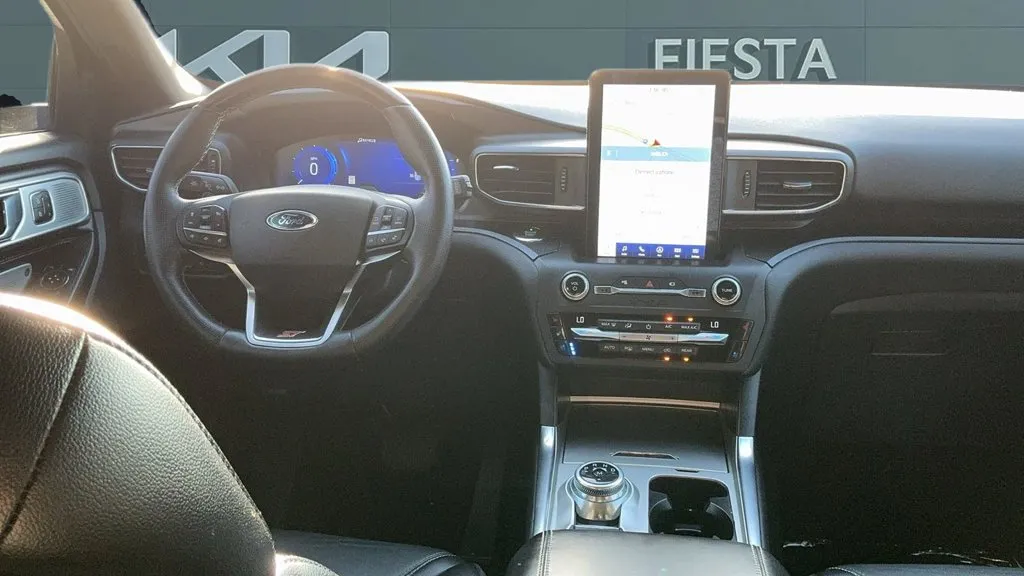 Ford Explorer photo 22