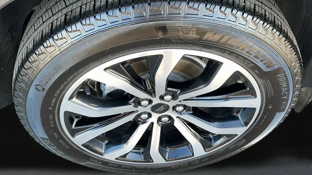 Ford Explorer photo 9