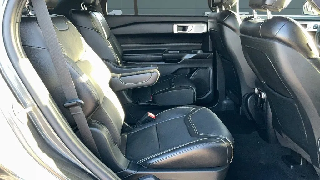 Ford Explorer photo 19