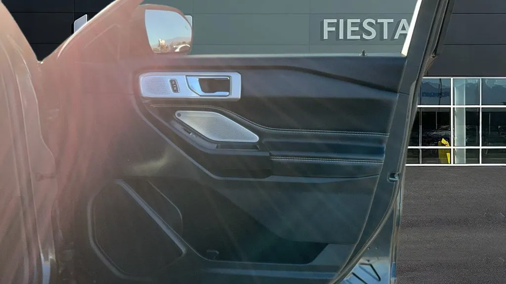 Ford Explorer photo 21