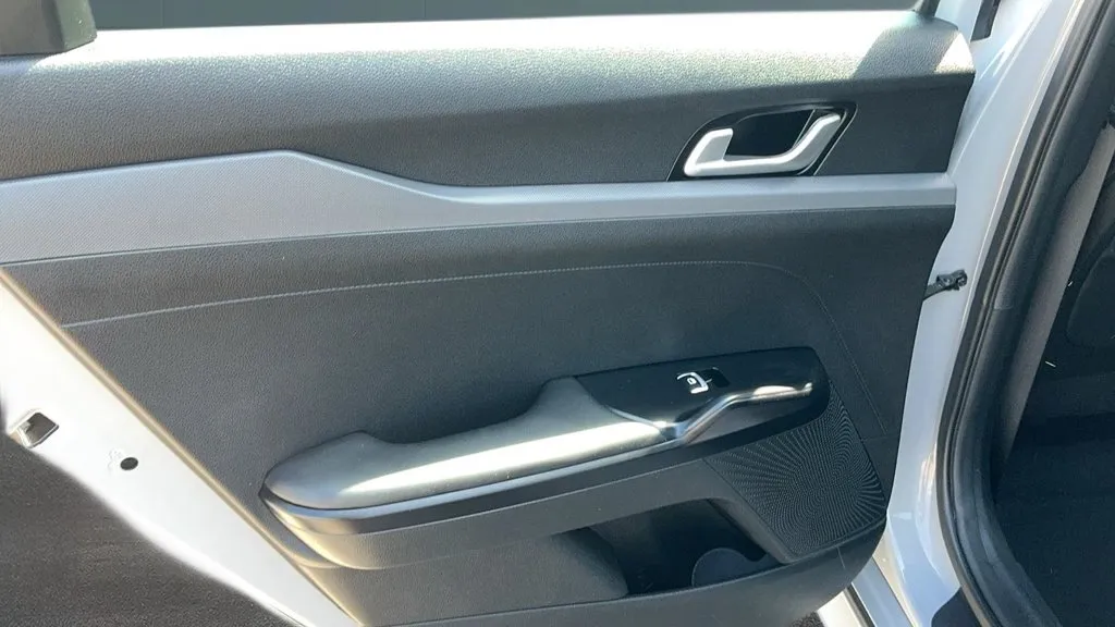Kia K5 photo 17