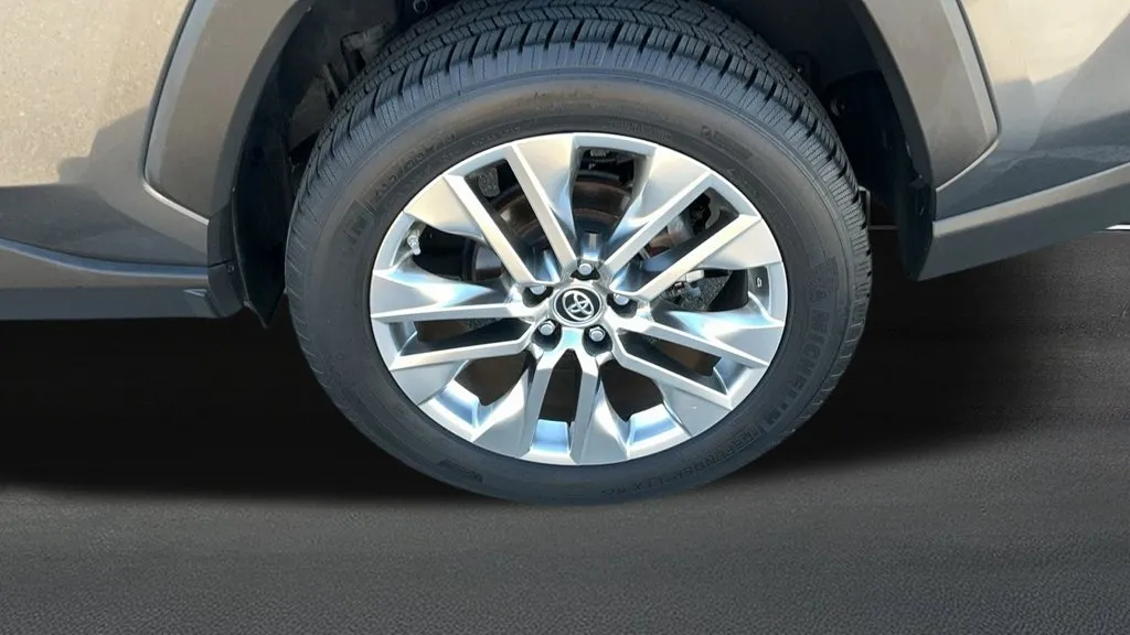 Toyota RAV4 photo 11