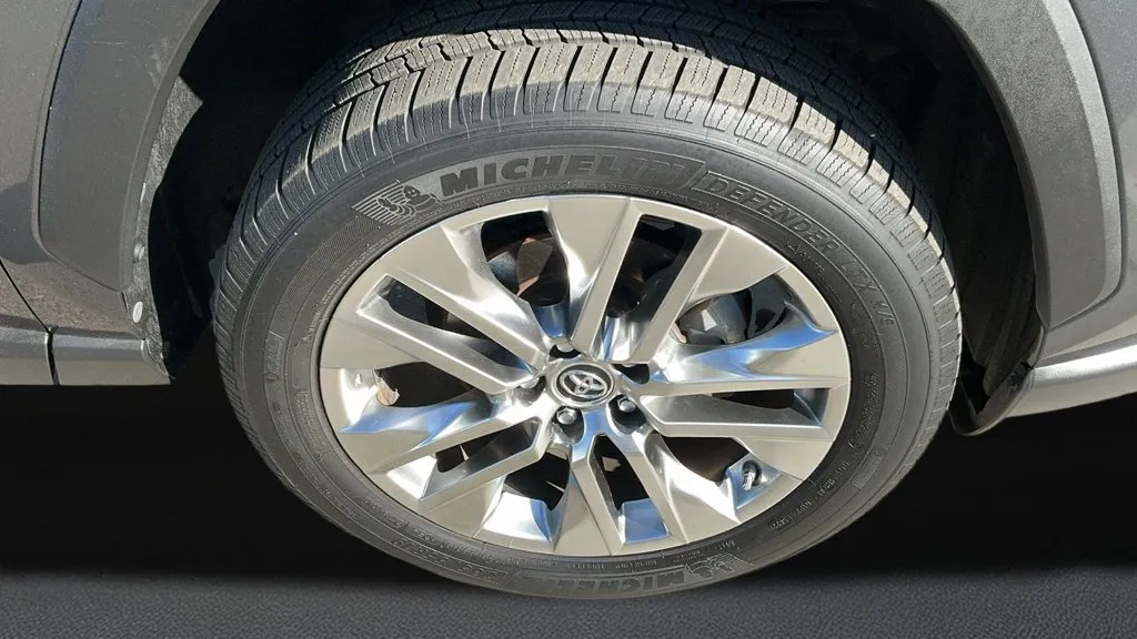 Toyota RAV4 photo 8