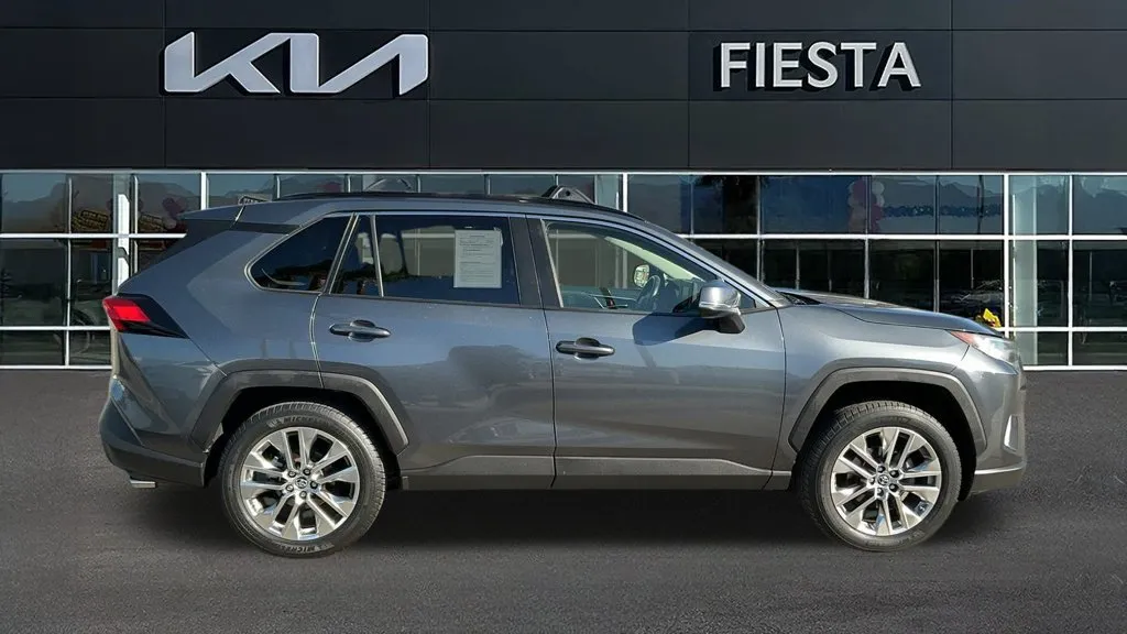 Toyota RAV4 photo 7