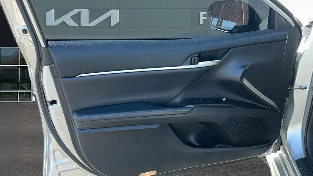 Toyota Camry photo 14