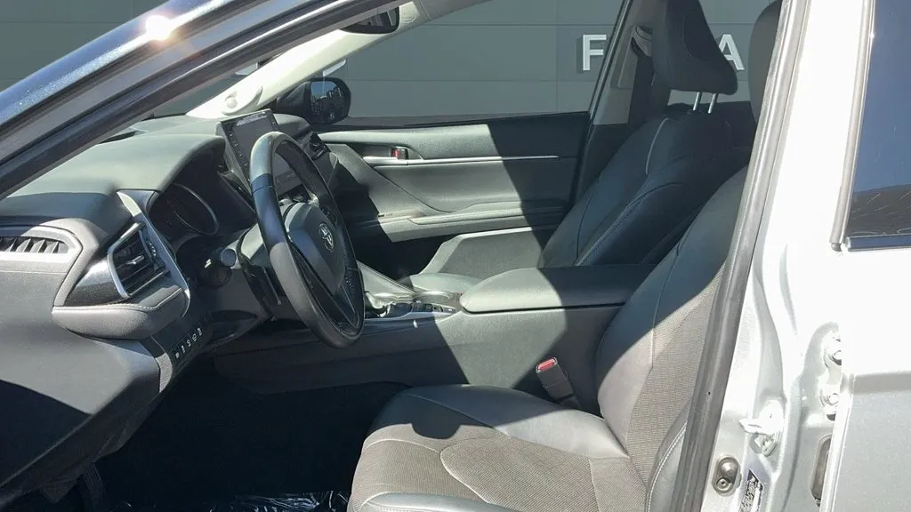 Toyota Camry photo 13