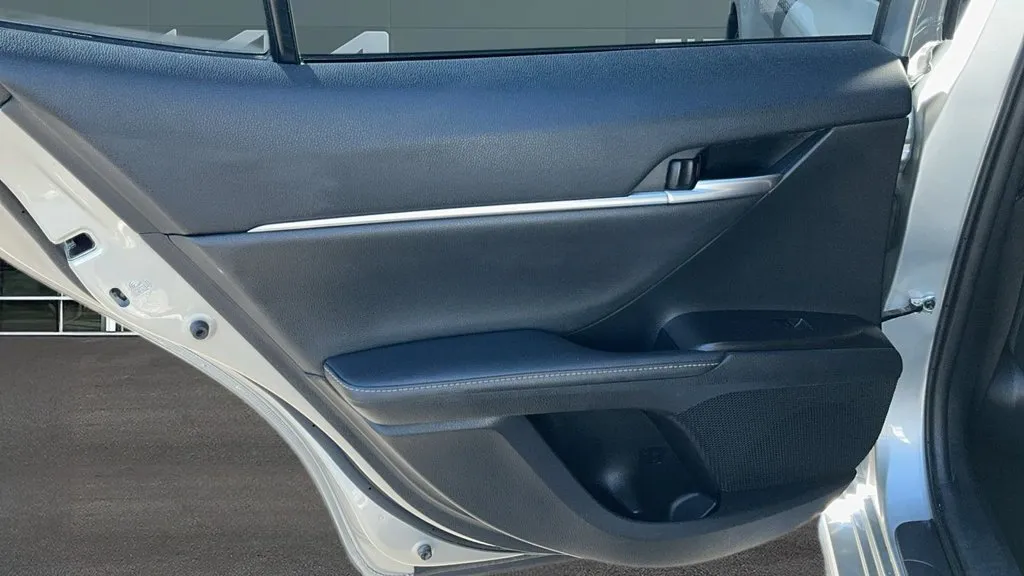 Toyota Camry photo 16