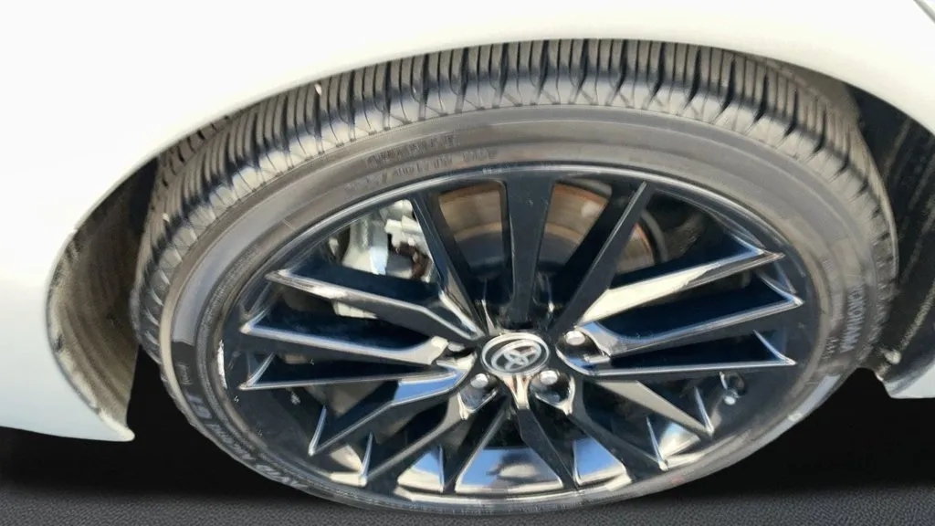 Toyota Camry photo 9