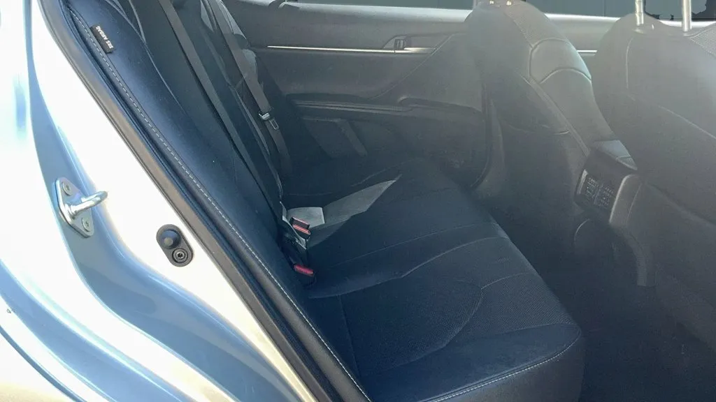 Toyota Camry photo 18